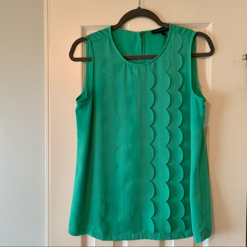 Banana Republic Scalloped Detail Shell